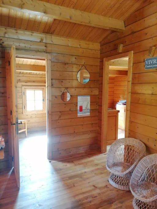 Chalet En Pleine Nature Au Bord D'Un Etang Lanvallay Luaran gambar