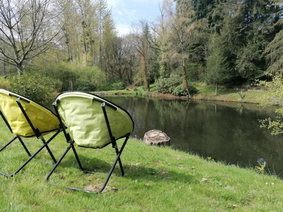 Chalet En Pleine Nature Au Bord D'Un Etang Lanvallay Luaran gambar