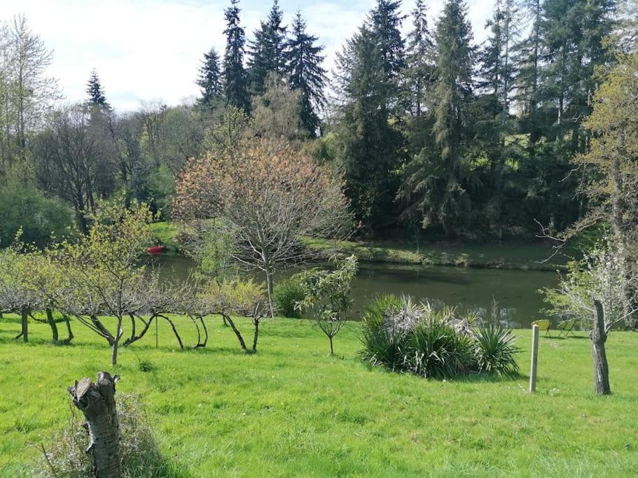 Chalet En Pleine Nature Au Bord D'Un Etang Lanvallay Luaran gambar