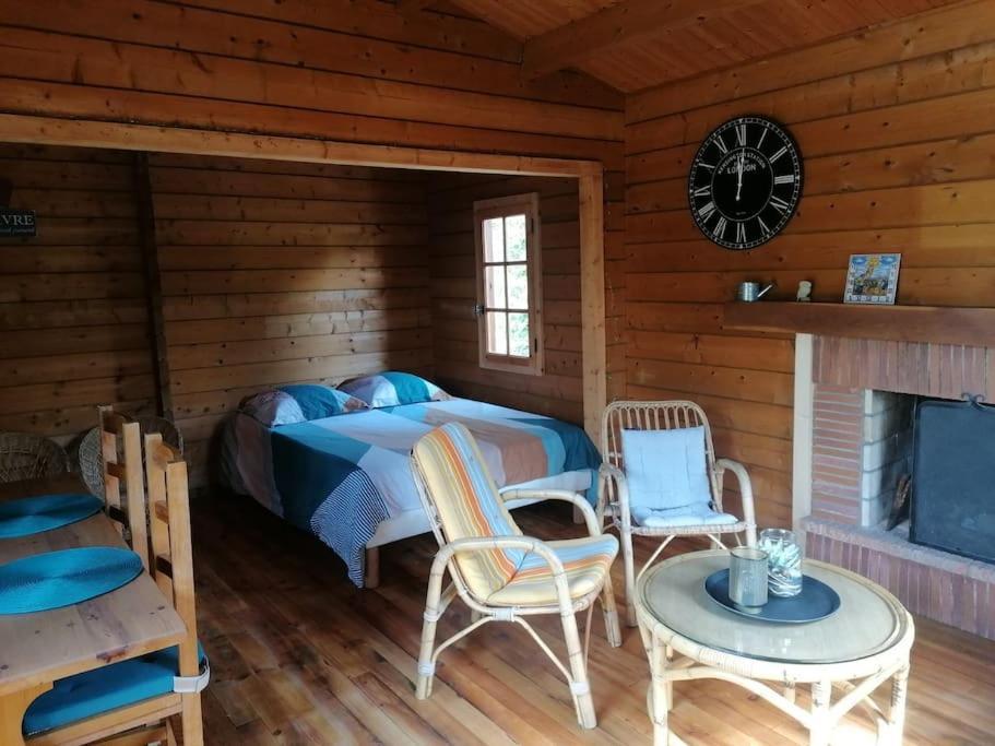 Chalet En Pleine Nature Au Bord D'Un Etang Lanvallay Luaran gambar