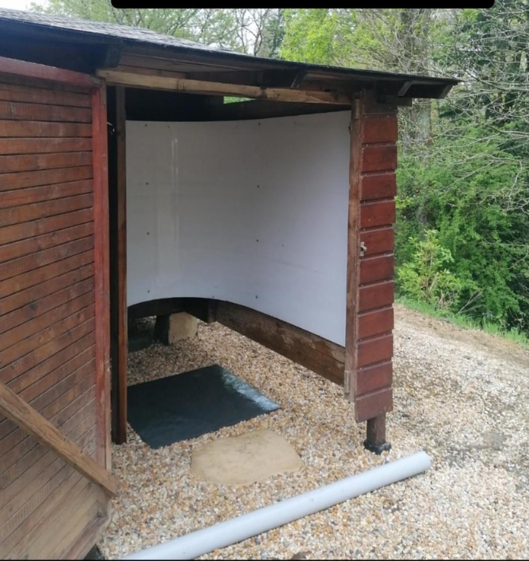 Chalet En Pleine Nature Au Bord D'Un Etang Lanvallay Luaran gambar